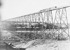 TLe viaduc ferroviaire de Lethbridge (Alberta), v. 1910