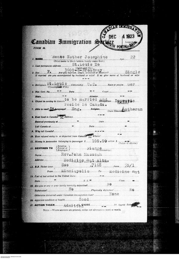 Title: Border Entry, Form 30, 1919-1924 - Mikan Number: 161377 - Microform: t-15256