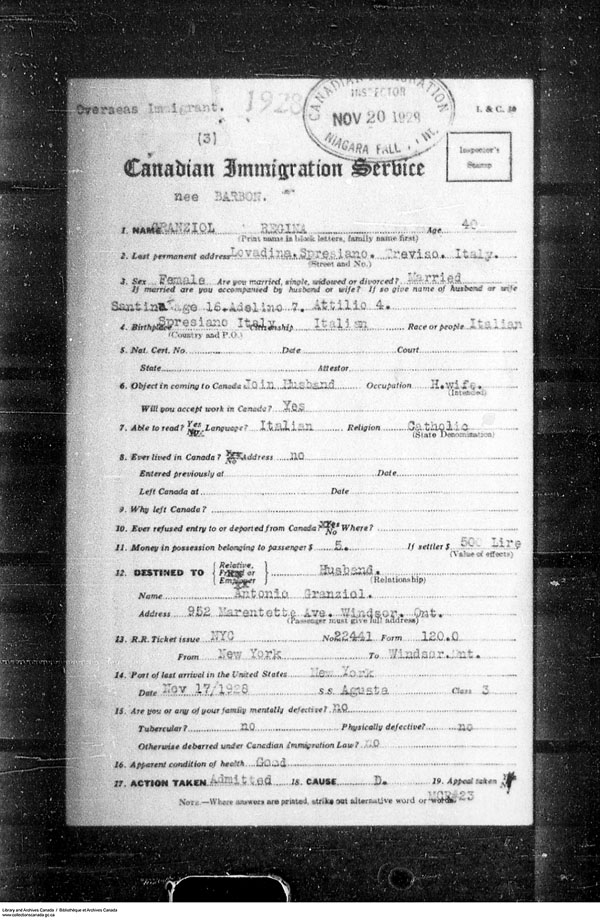 Title: Border Entry, Form 30, 1919-1924 - Mikan Number: 161377 - Microform: t-15284