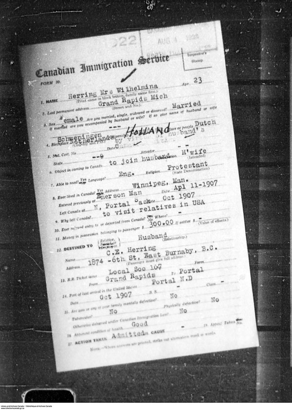 Title: Border Entry, Form 30, 1919-1924 - Mikan Number: 161377 - Microform: t-15288